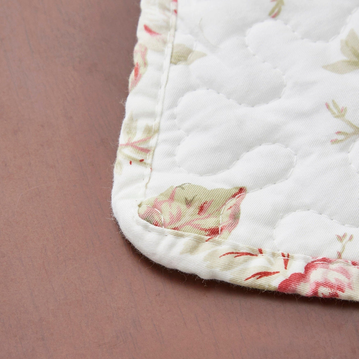 DaDa Set of 4-Pieces Dainty Cottage Floral Roses Quilted Cotton Dining Table Placemat