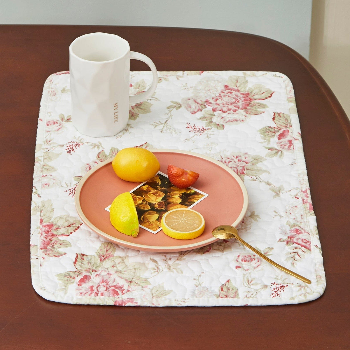 DaDa Set of 4-Pieces Dainty Cottage Floral Roses Quilted Cotton Dining Table Placemat