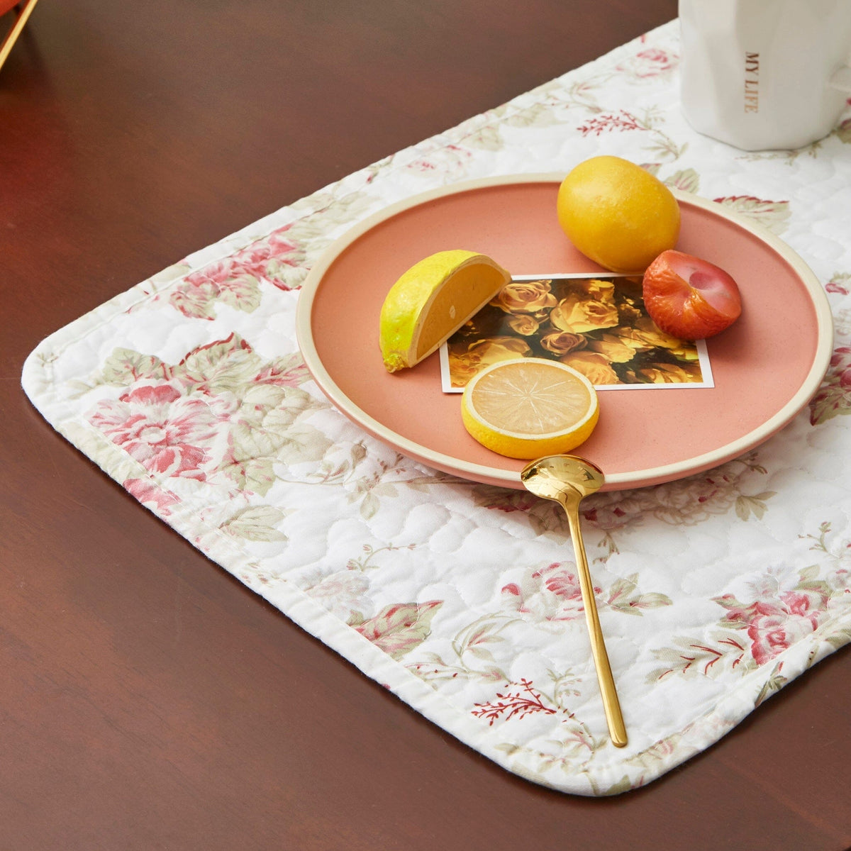 DaDa Set of 4-Pieces Dainty Cottage Floral Roses Quilted Cotton Dining Table Placemat