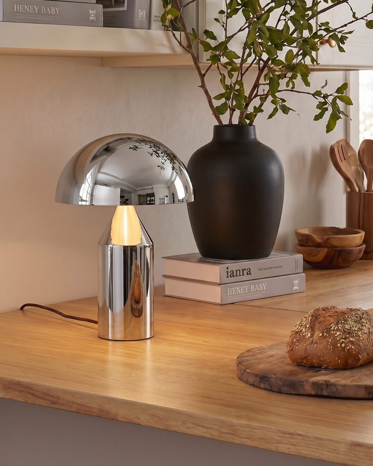 Venus Table Lamp elegant 2 different finishes