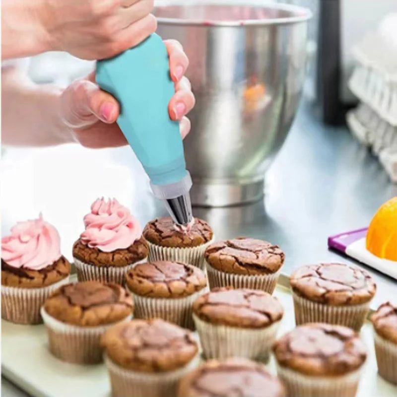 Silicone Piping Bags and Tips Set Cake DIY Decorating Kit  Pastry Baking tools, reuseable